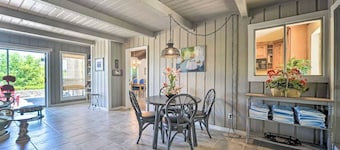 Snowbird-friendly house with game room, full kitchen, balcony, & W/D