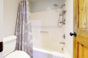 Bathroom - Dog-friendly waterfront retreat with a washer/dryer, furnished patio, & AC (Horseshoe Bay)