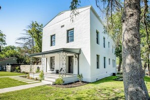 Exterior - Historic home a block from Main St with hot tub, sauna, fast WiFi & firepit (Fredericksburg)