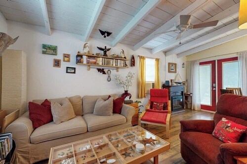 Cozy dog-friendly house near water with enclosed yard, grill, & equipped kitchen
