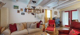 Cozy dog-friendly house near water with enclosed yard, grill, & equipped kitchen