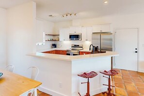 Private kitchen - Waterfront home w/open layout kitchen, lg deck, W/D, Private dock with kayaks, (Lago Vista)