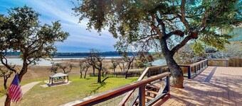 Waterfront home w/open layout kitchen, lg deck, W/D, Private dock with kayaks,