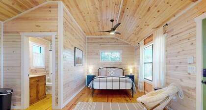 Tranquil farmstead with beautiful views of the country, fire pit