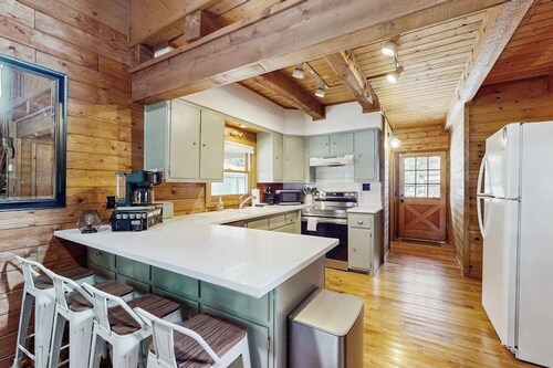 Log Home Retreat w/Outdoor Entertainment Area, Lake Nearby, Deer