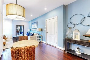 Interior - Water-view condo with balcony, smart TVs, Washer/Dryer and Pool (Horseshoe Bay)
