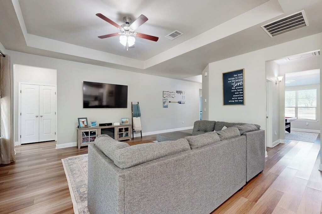 Cozy Lago Vista Home With Private Pool Table, Mile From The Stunning Lake Travis - Lago Vista, TX