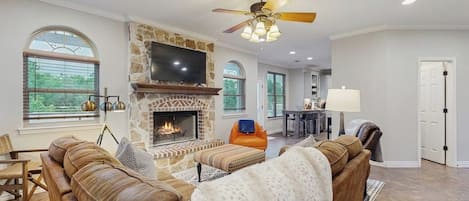 Smart TV, fireplace