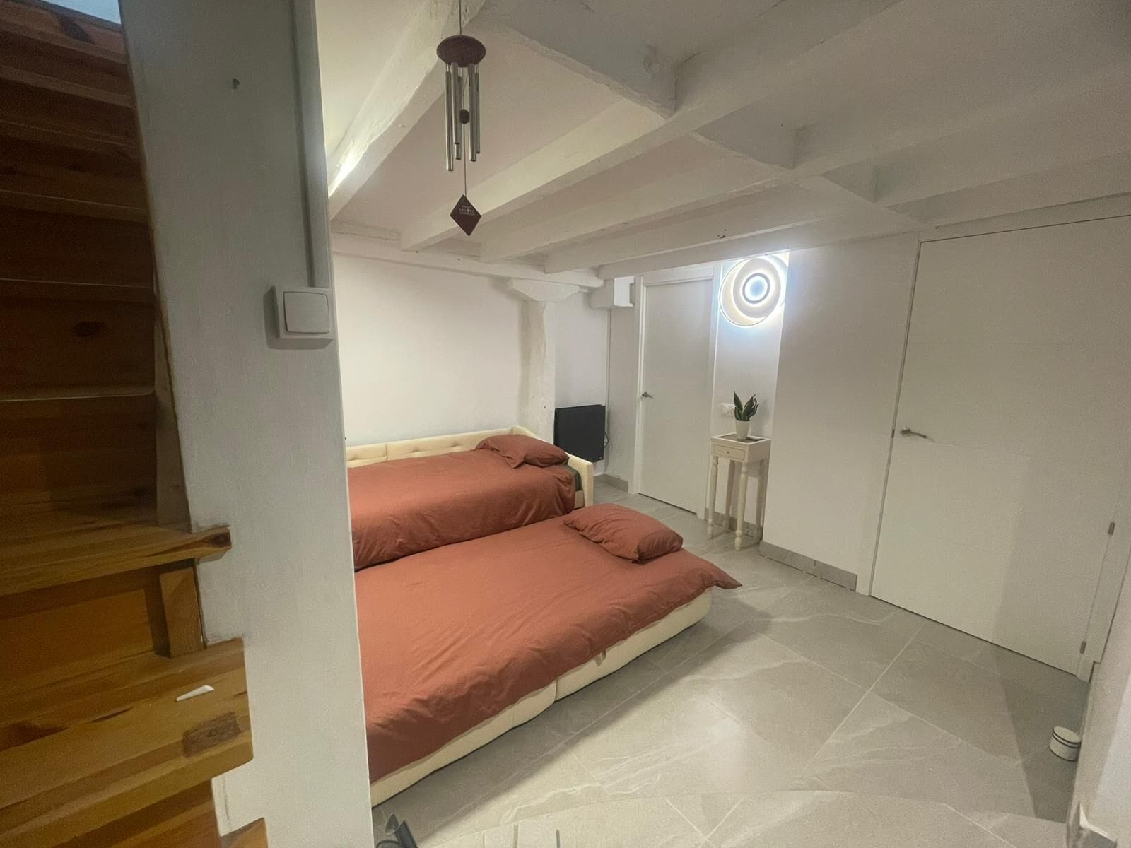 3 slaapkamers, een strijkplank/strijkijzer, internet