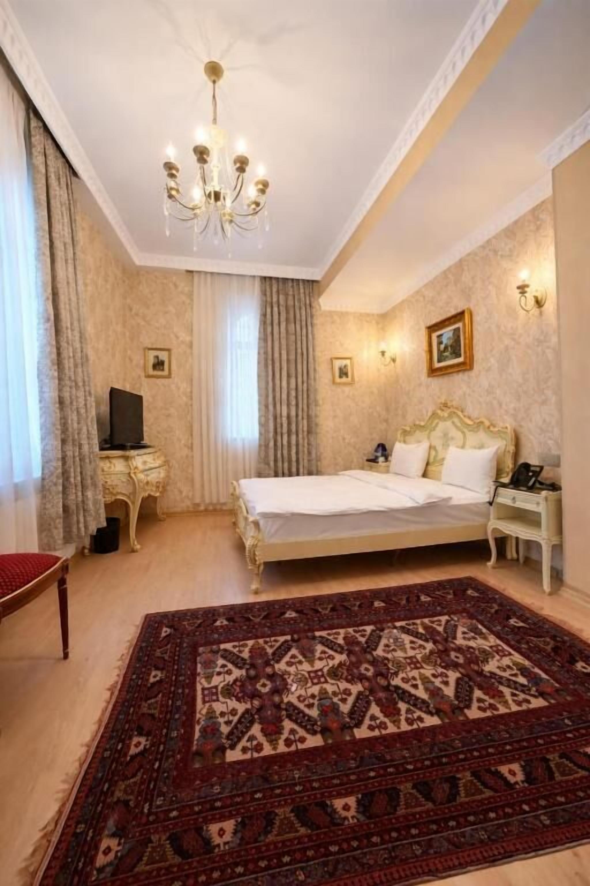Doppia Deluxe, vista città | Una scrivania, Wi-Fi gratuito