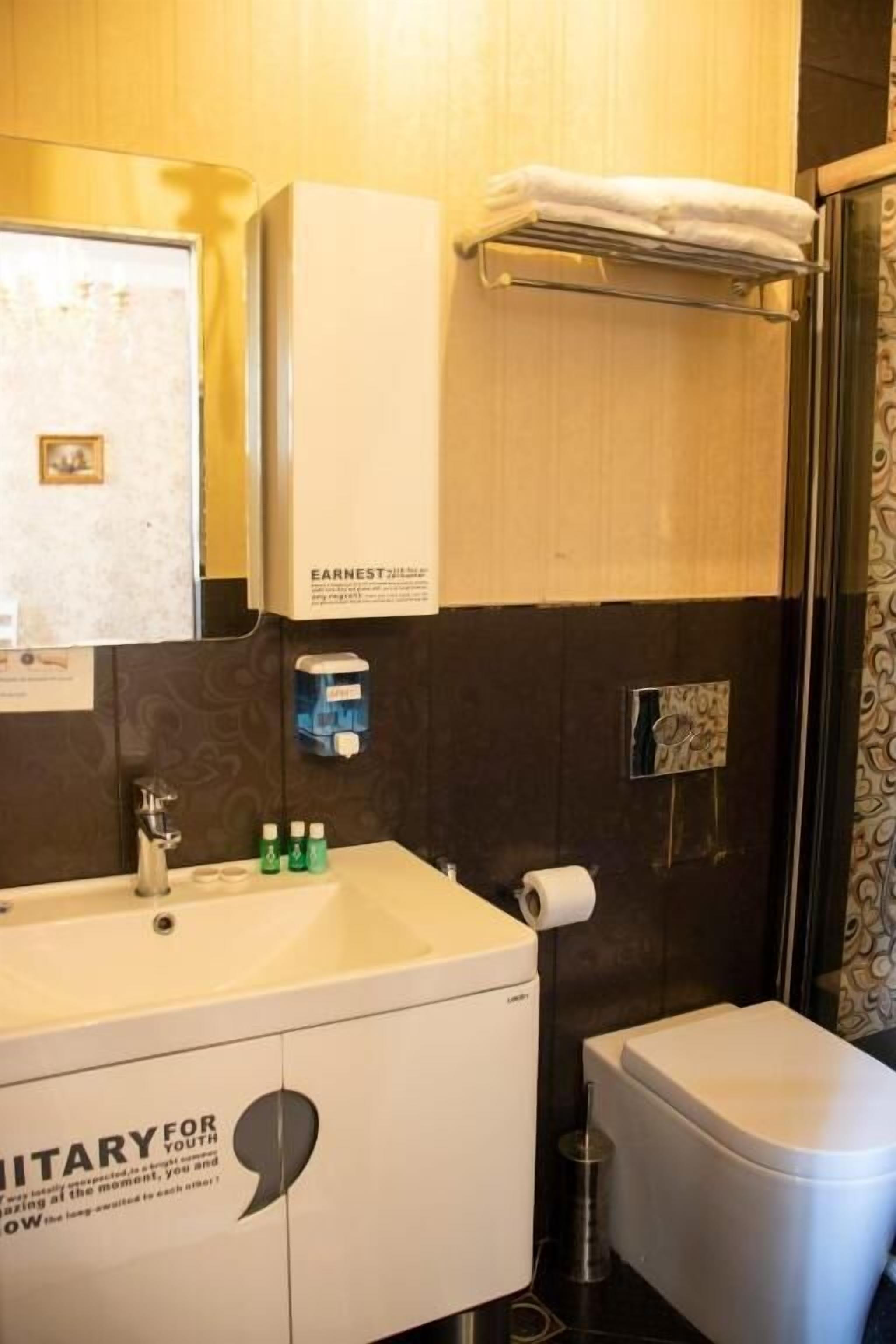 Executive-Doppelzimmer, Stadtblick | Badezimmer | Kostenlose Toilettenartikel, Haartrockner, Handtücher, Seife