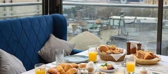 Moonlight Hotel & Restaurant