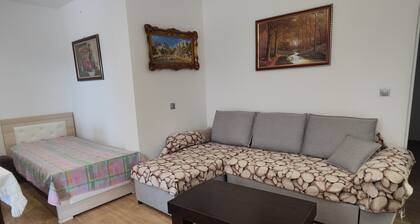 Comfortable apartment near the beach in Vlora - quiet area with balcony