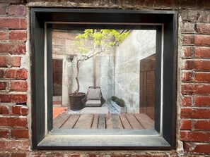 Interior - Suki na b&b/喜歡．旅居   原來是座荒棄逾二十載的閩式老宅，我們保留著老宅原有的特色，如六角磚、木圓樑和紅磚牆，修復了老舊不堪用的部分。 (Changhua County)