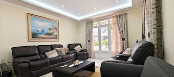 Charming Garden Apartment with Private Outdoor Space