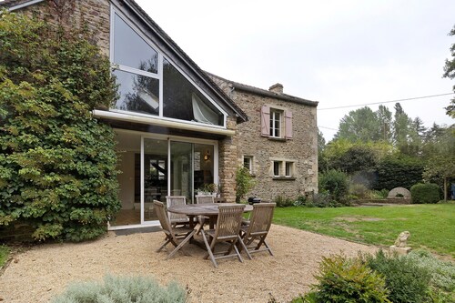 Holiday Home 'Le Petit Moulin Du Pré Saint-Gorgon' with Private Terrace, Private Garden and Wi-Fi