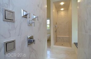 Hair dryer, towels, soap, toilet paper - World Cup Private Luxury Estate/5BR/Sleeps 10/Near Stadium & NYC/Old Tappan, NJ (Old Tappan)