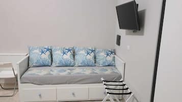 BĂŒgeleisen/BĂŒgelbrett, Reisekinderbett, kostenloses WLAN, BettwĂ€sche