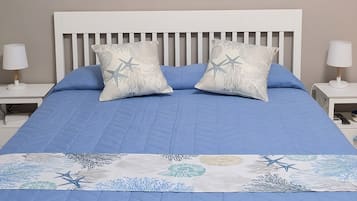 BĂŒgeleisen/BĂŒgelbrett, Reisekinderbett, kostenloses WLAN, BettwĂ€sche