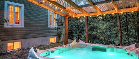 Bañera de hidromasaje al aire libre