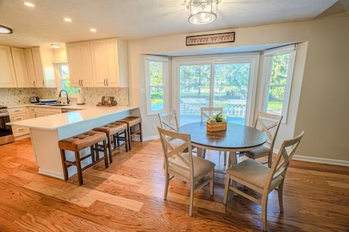The Westfield Retreat: Minutes to Grand Park
