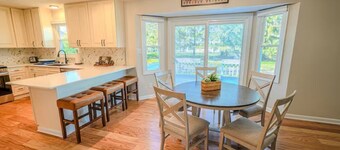 The Westfield Retreat: Minutes to Grand Park