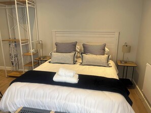 Room - Room-unit 1 Fiddlewood Lane Parktown Nor (Johannesburg)