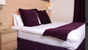 9 chambres, fer et planche à repasser, Wi-Fi, draps fournis