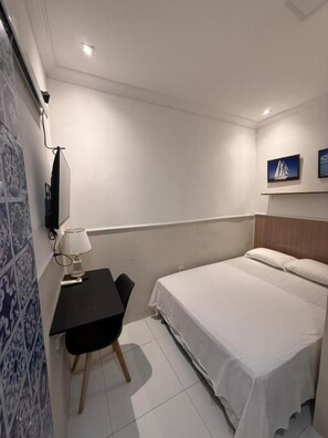 Desk, laptop workspace, free WiFi - Pousada Meu Aconchego (Fortaleza)