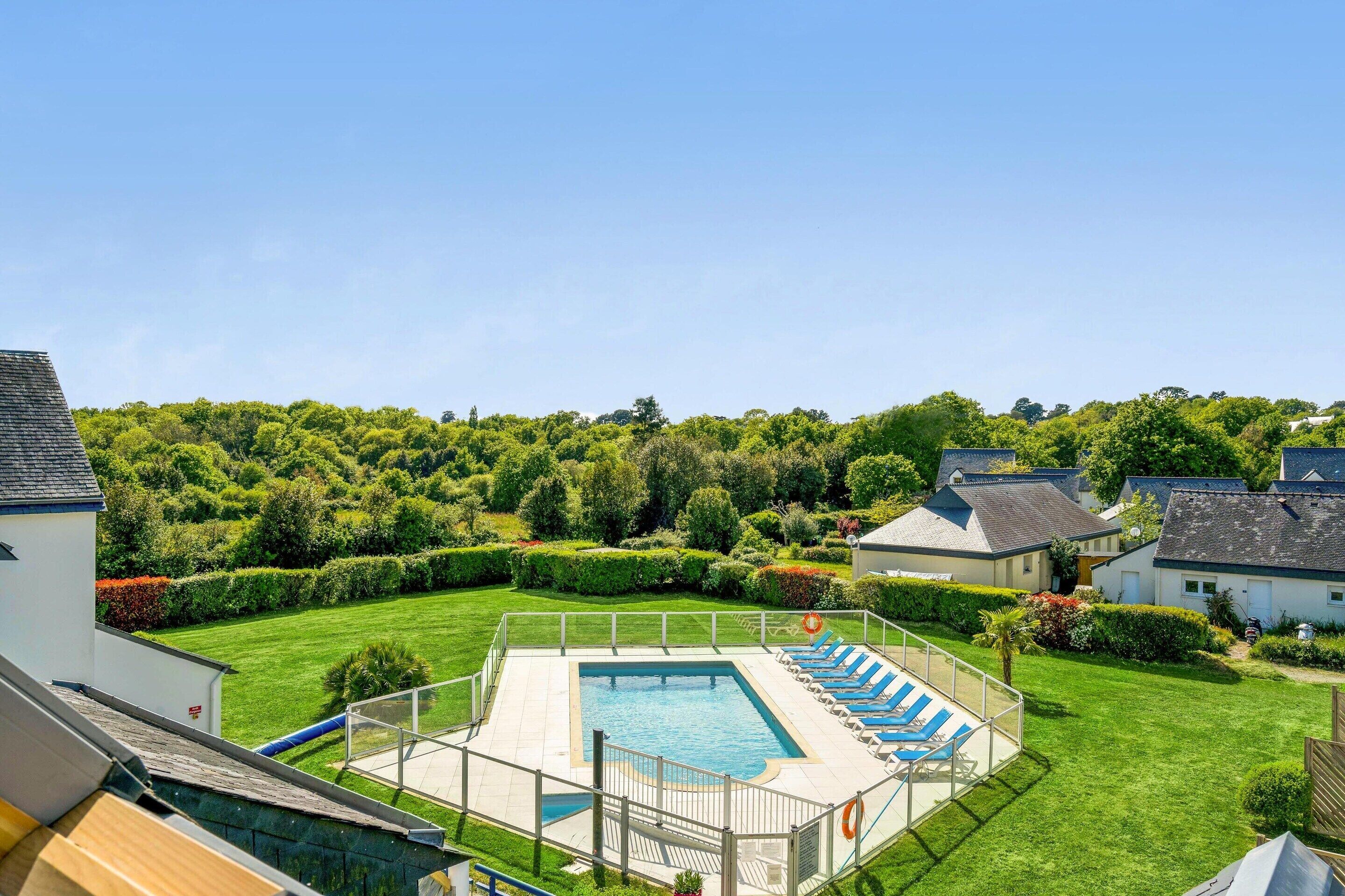 Apartamento | Piscina | Una piscina al aire libre, una piscina climatizada