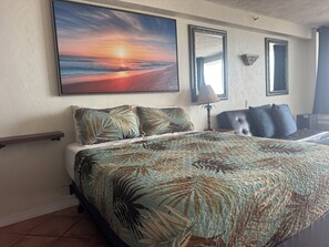 Free WiFi, bed sheets - Coffee on the Balcony * Sunrise's * Relaxation (Daytona Beach)