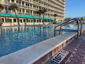 A heated pool - Coffee on the Balcony * Sunrise's * Relaxation (Daytona Beach)