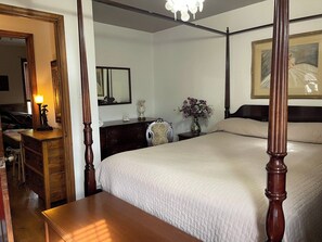 Tabla de planchar con plancha, wifi y ropa de cama 