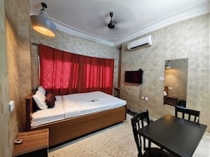 Deluxe Double Room | Desk, laptop workspace, free WiFi - Nilay Guest House (Kolkata)