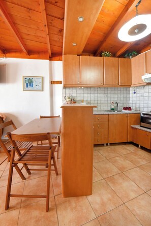 Dining - LOTOS SUITE (Kini)