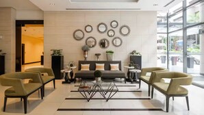 Lobby - BNEW! Cozy 1-BR Studio in High End Makati with Pool, Gym, Jacuzzi, Sauna (Makati)