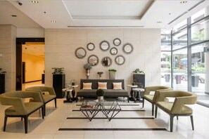 Lobby - BNEW! Cozy 1-BR Studio in High End Makati with Pool, Gym, Jacuzzi, Sauna (Makati)