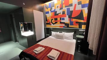 基础双人房 | 客房内保险箱、隔音、熨斗/熨衣板、免费 WiFi