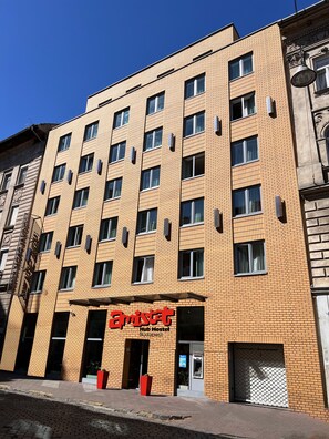 Exterior - AMISTAT Hub Hostel Budapest (Budapest)
