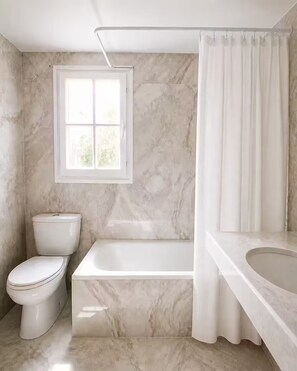 Bathroom - Vrbo Property (Tarragona)