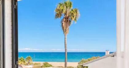 Family Beach House: Sea Views - 1 Minute to Beach
