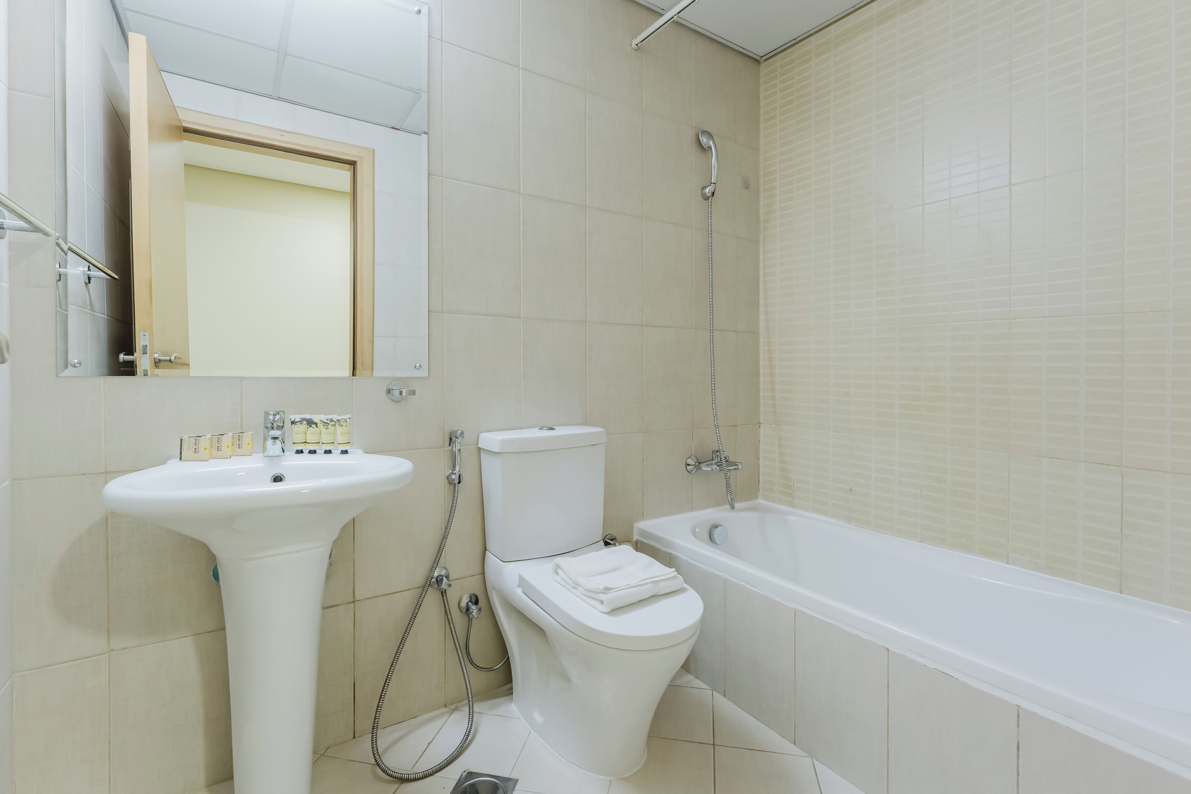 Classic Studio, 1 Double Bed, City View | Bathroom