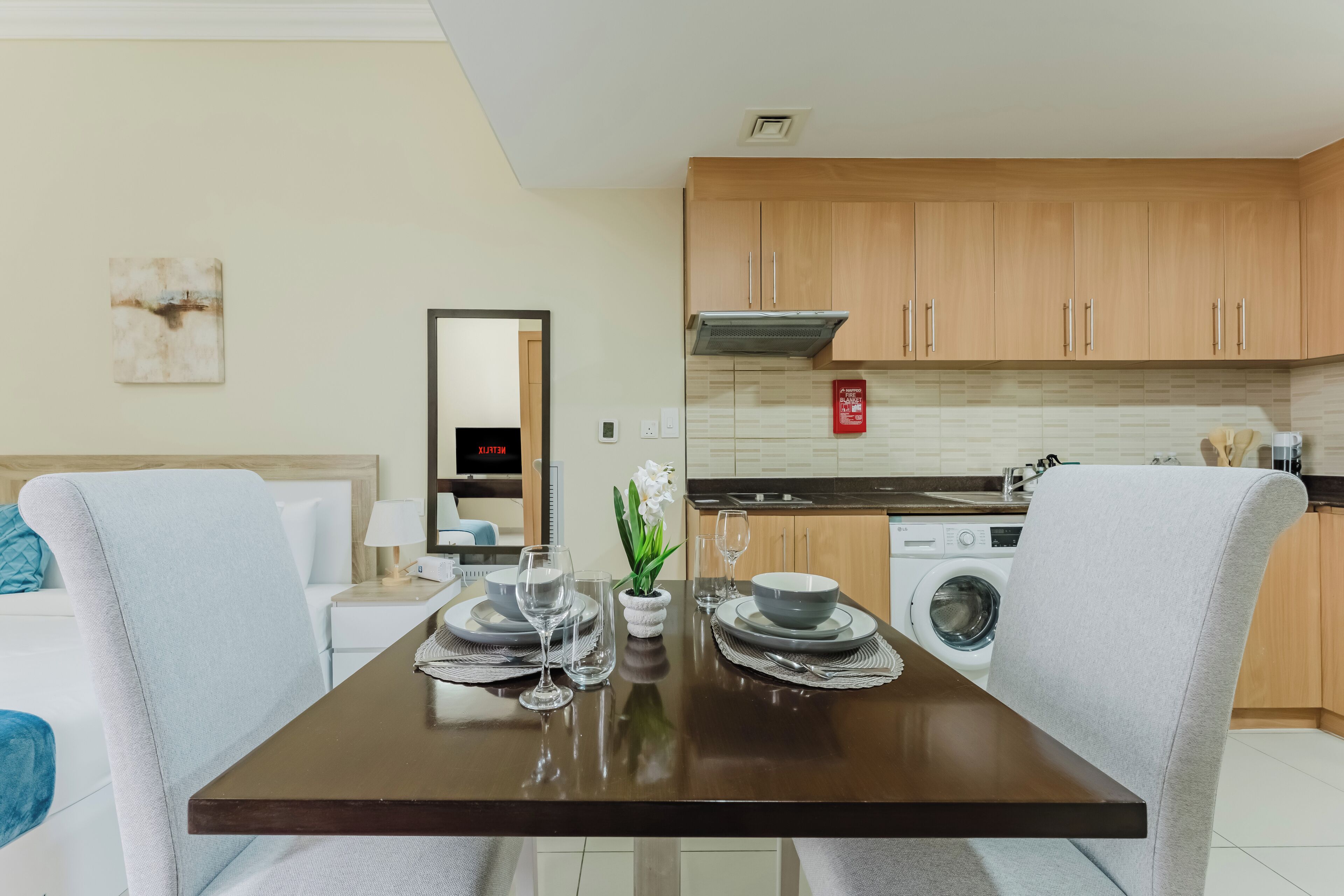 Classic Studio, 1 Double Bed, City View | Dining