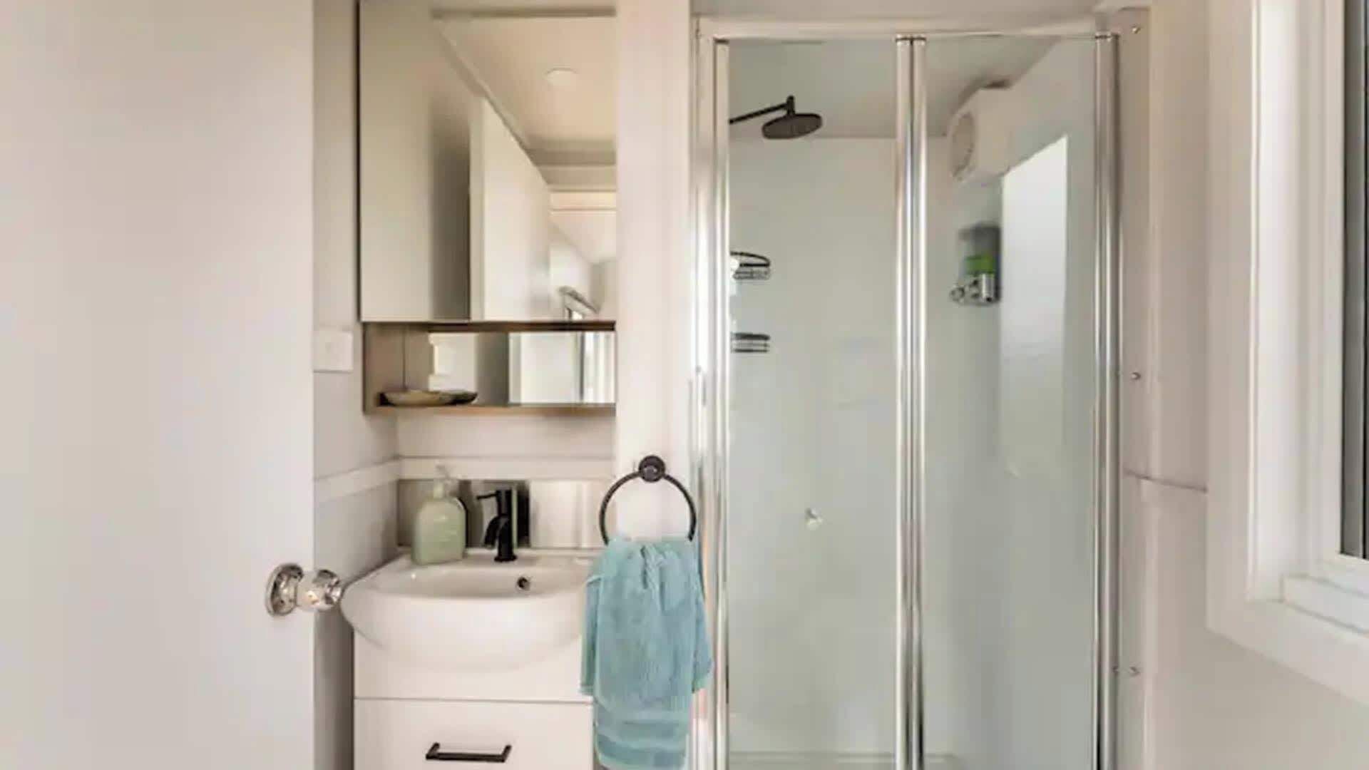 Douche, serviettes fournies