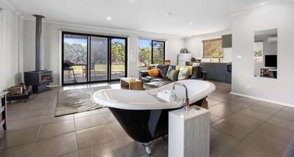 Blaze Rock Retreat | Private Couples Escape in the Grampians