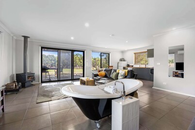 Blaze Rock Retreat | Private Couples Escape in the Grampians