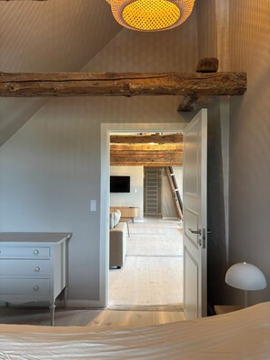 7 bedrooms, in-room safe, iron/ironing board, travel cot