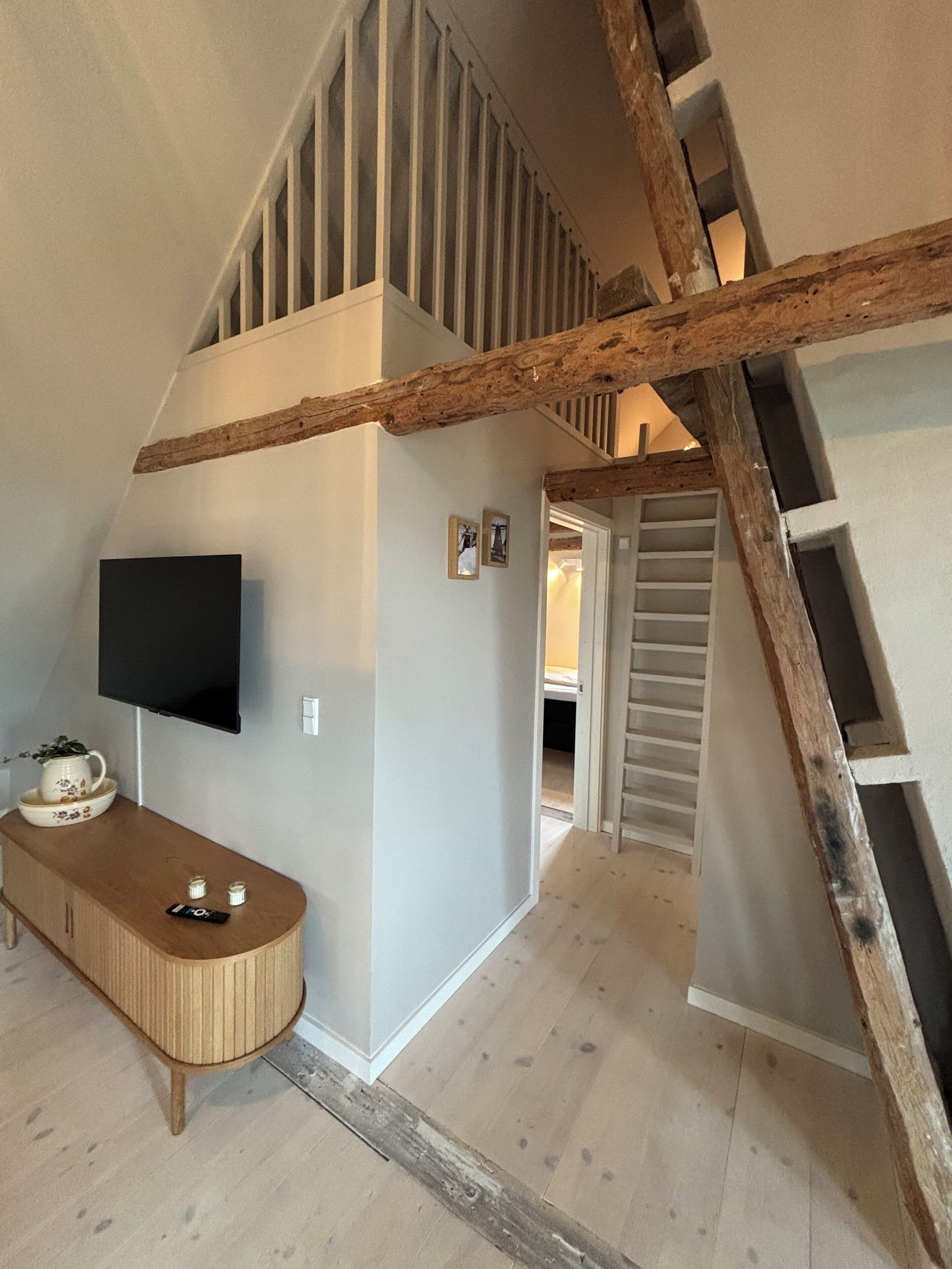 7 bedrooms, in-room safe, iron/ironing board, travel cot