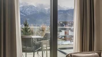 Quadruple Room with Mountain View and balcony no.13 | Interni