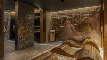 Hot tub, steam room